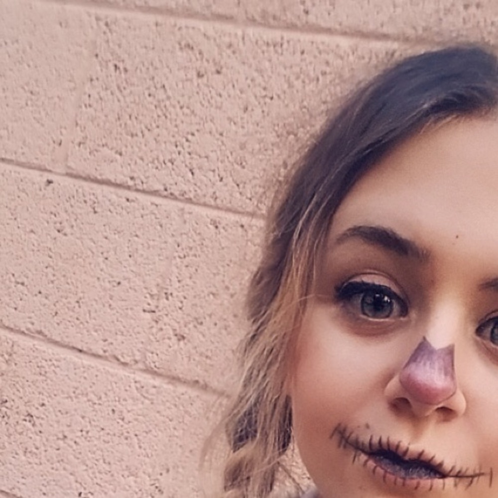 Meet your Posher, Chloe